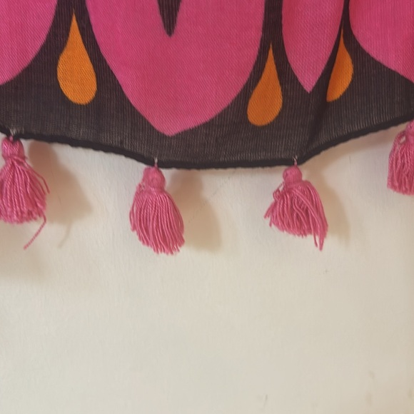 Michael Starrs summer shawl/wrap around - Picture 3 of 4